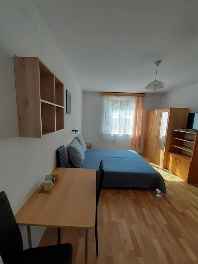 Penzion Fontana Микулов Экстерьер фото