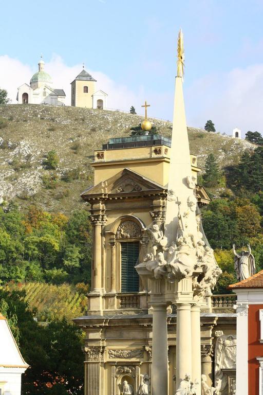 Penzion Fontana Микулов Экстерьер фото