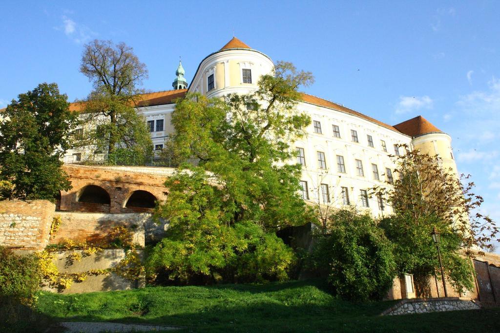 Penzion Fontana Микулов Экстерьер фото