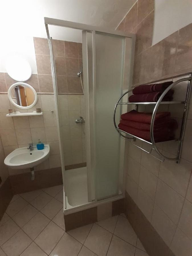 Penzion Fontana Микулов Экстерьер фото