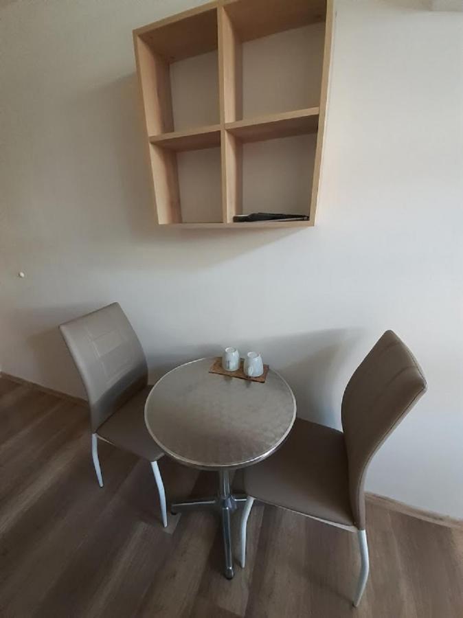 Penzion Fontana Микулов Экстерьер фото